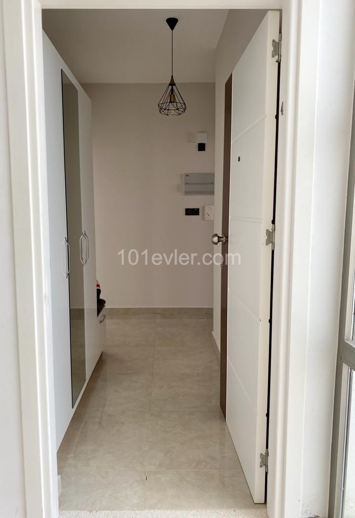 Wohnung zu verkaufen in Nikosia / Gehrung 59,900 STG ** 