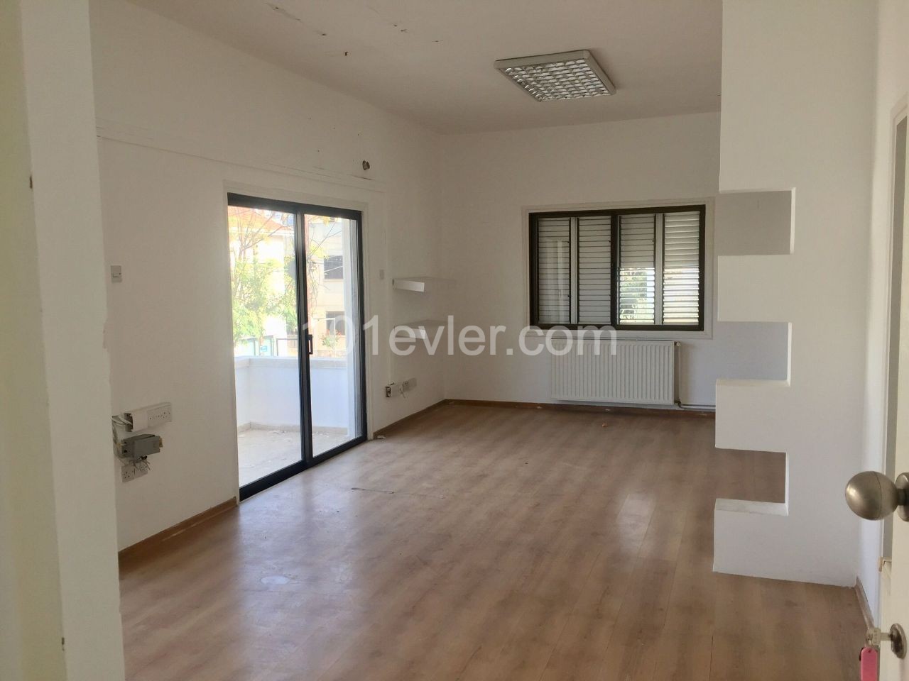 Nikosia Zentralstrand 500 stg Arbeitsplatz ** 