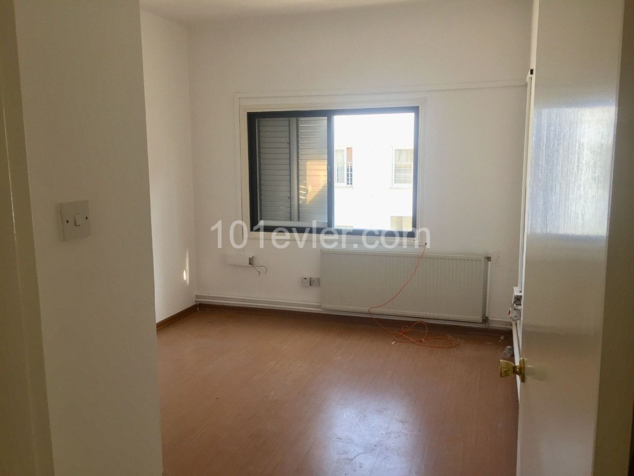 Nikosia Zentralstrand 500 stg Arbeitsplatz ** 