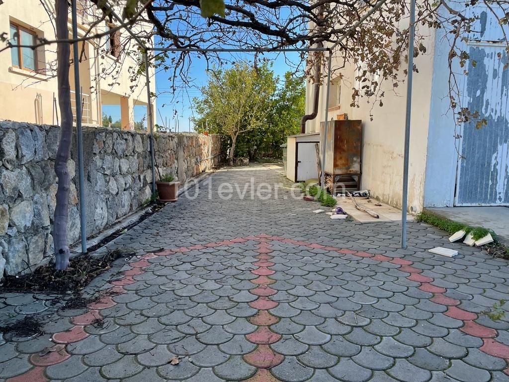 Zu verkaufen 4+1 300 m2 Einfamilienhaus in Nikosia Mitreizungen ** 