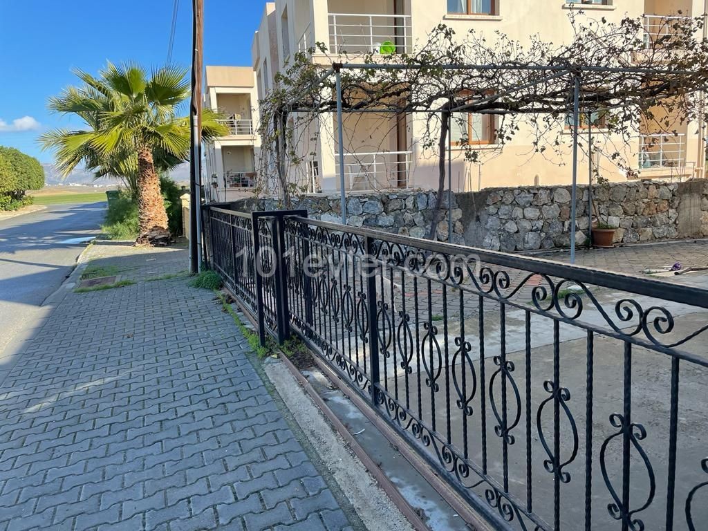 Zu verkaufen 4+1 300 m2 Einfamilienhaus in Nikosia Mitreizungen ** 