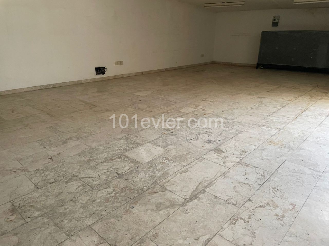 In Nicosia Surlariçi Opposite Demak Business Center For Rent Office Complete Building 2,000 STG ** 