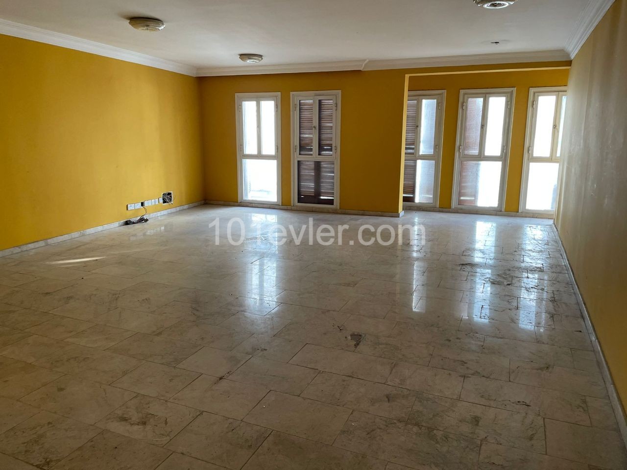 In Nicosia Surlariçi Opposite Demak Business Center For Rent Office Complete Building 2,000 STG ** 