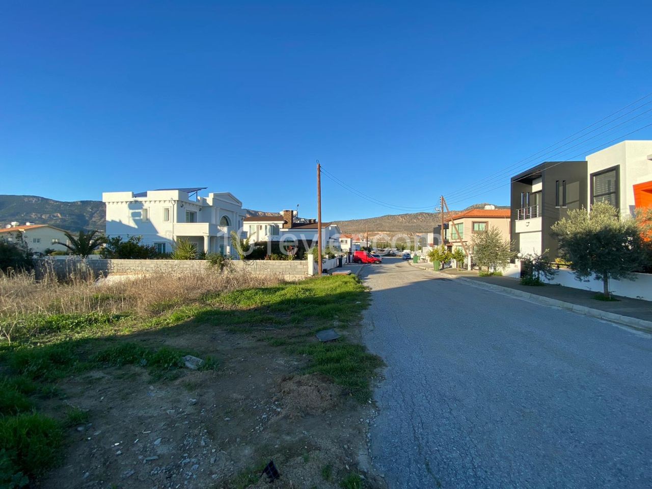 Freistehendes Haus in der Region Kyrenia Bosporus 2 Stockwerke erlaubt 520 m2 zu verkaufen Grundstück 50,000 STG ** 