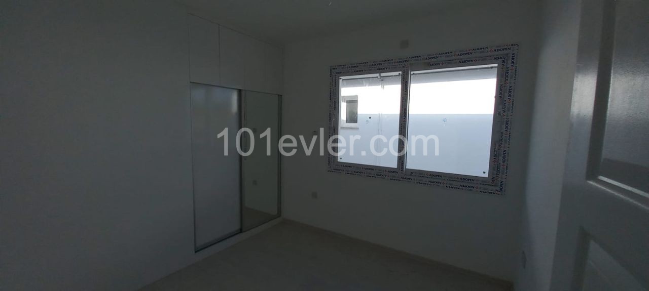 200 m2 4 + 1 Doppelvilla zum Verkauf in Nikosia Gehreli 109,000 STG ** 