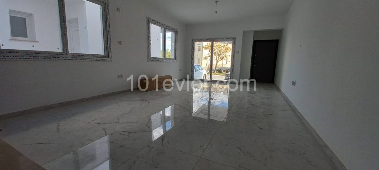 Lefkoşa Gönyeli Bölgesinde Satılık 200 m2 4+1 İkiz Villa 114,900.- STG