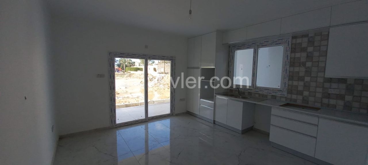 200 m2 4 + 1 Doppelvilla zum Verkauf in Nikosia Gehreli 109,000 STG ** 