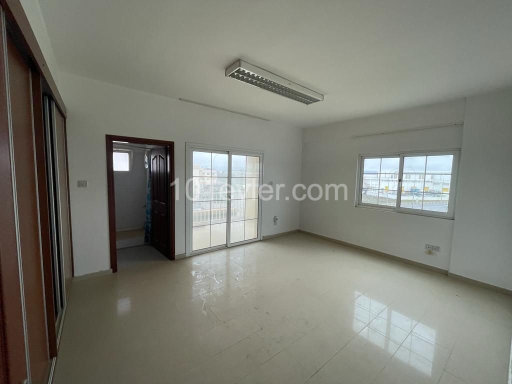 Office for Rent on the Main Road in the Küçük Kaymaklı Region of Nicosia 500 STG ** 