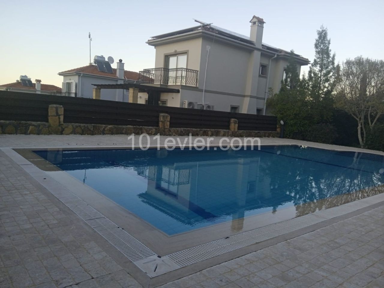 Einfamilienhaus mit Pool mit Berg - und Meerblick in chatalköy ** 