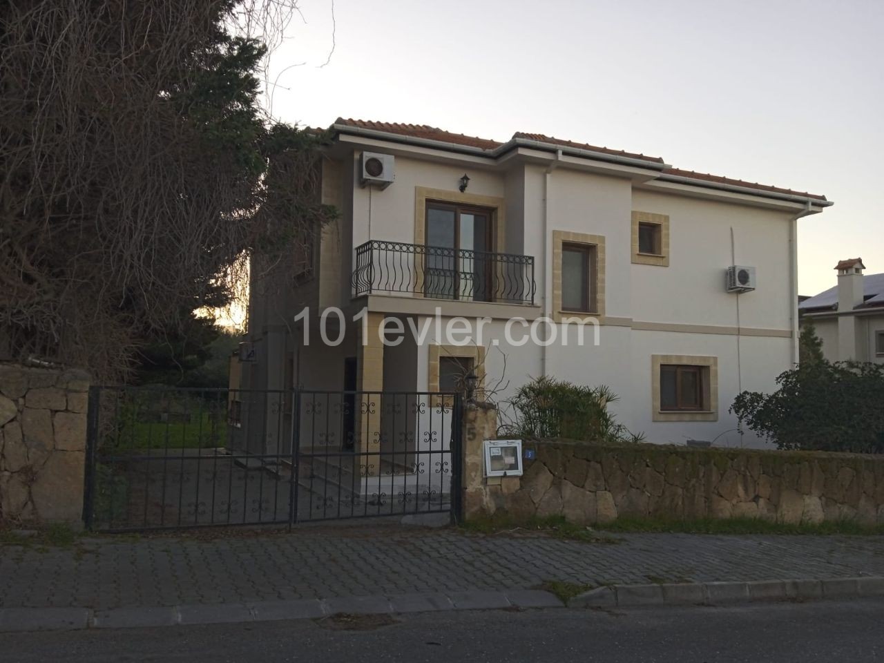 Einfamilienhaus mit Pool mit Berg - und Meerblick in chatalköy ** 