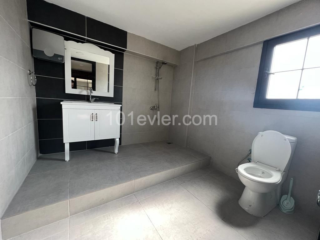 Zu vermieten in Nikosia Kucukkaymakli 360 M2 Bauwerk 2.000 Stg ** 