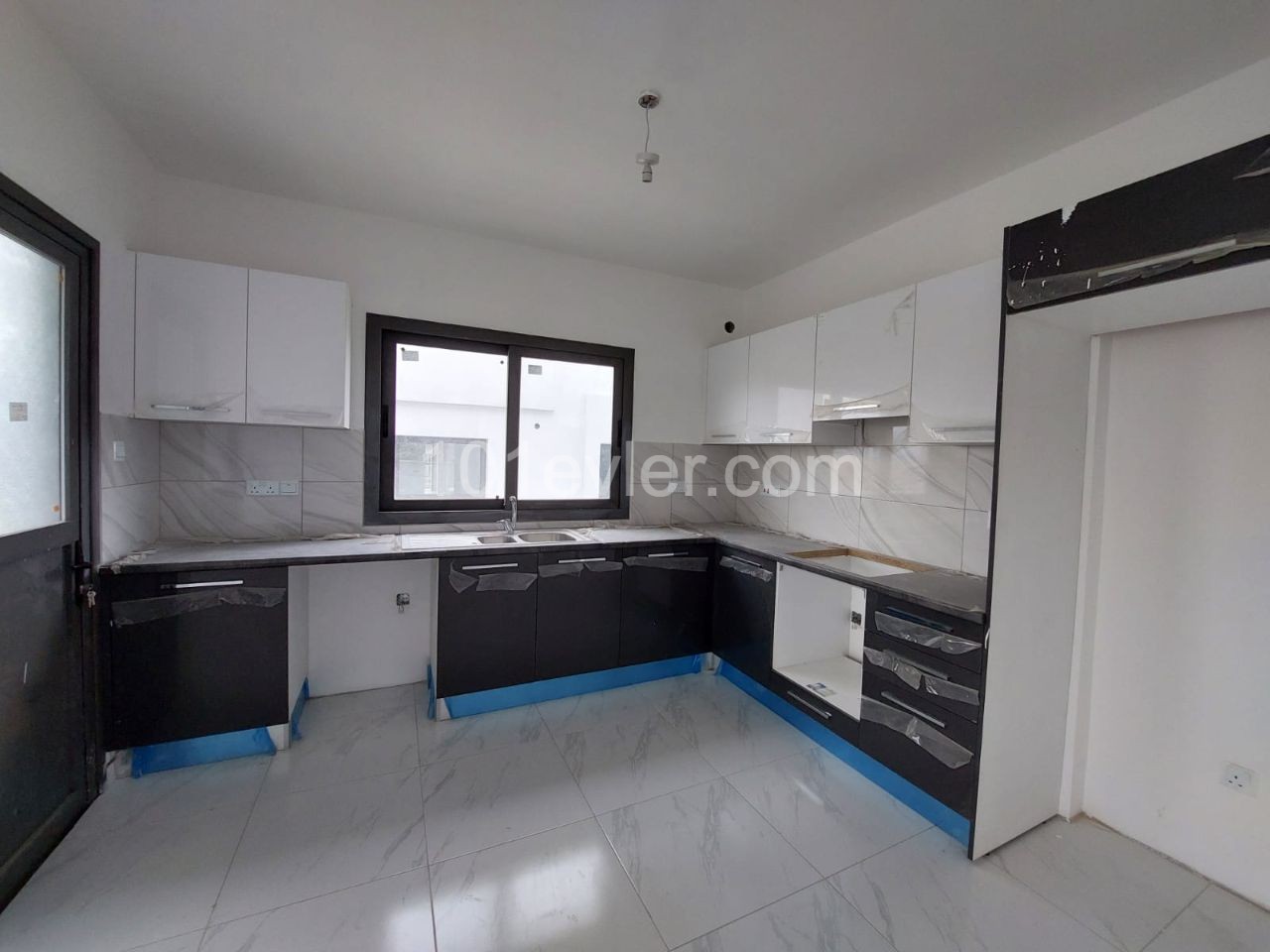 3 Bedroom Flat for Sale in Küçük Kaymaklı Area ** 