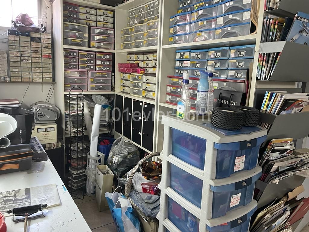 Shop Auf Der Straße In Nikosia Yenisehir Bereich Zu Verkaufen ** 