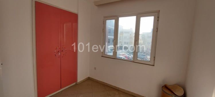 Wohnung geeignet für einen Arbeitsplatz oder Büro zur Miete in Kyrenia Zentrum ** 