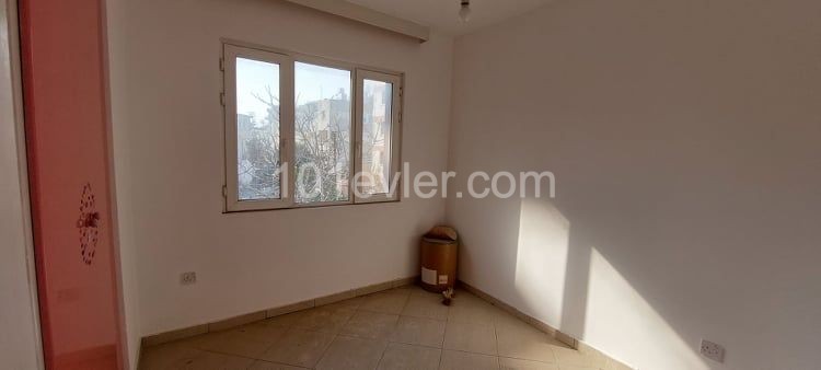 Flat Suitable for Rental Workplace or Office in Girne Center ** 