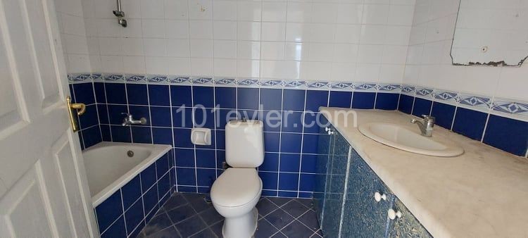 Wohnung geeignet für einen Arbeitsplatz oder Büro zur Miete in Kyrenia Zentrum ** 