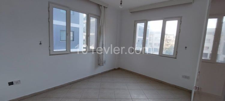 Wohnung geeignet für einen Arbeitsplatz oder Büro zur Miete in Kyrenia Zentrum ** 