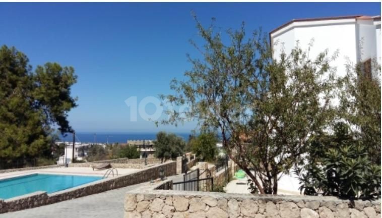 2+1 DETACHED HOUSE WITH COMMON POOL FOR RENT IN KYRENIA/CATALKOY ** 