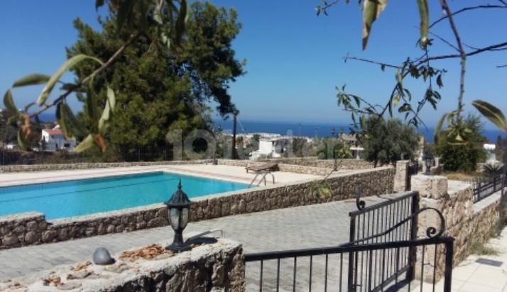 2+1 DETACHED HOUSE WITH COMMON POOL FOR RENT IN KYRENIA/CATALKOY ** 