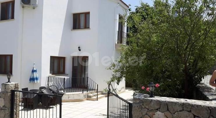 2+1 DETACHED HOUSE WITH COMMON POOL FOR RENT IN KYRENIA/CATALKOY ** 