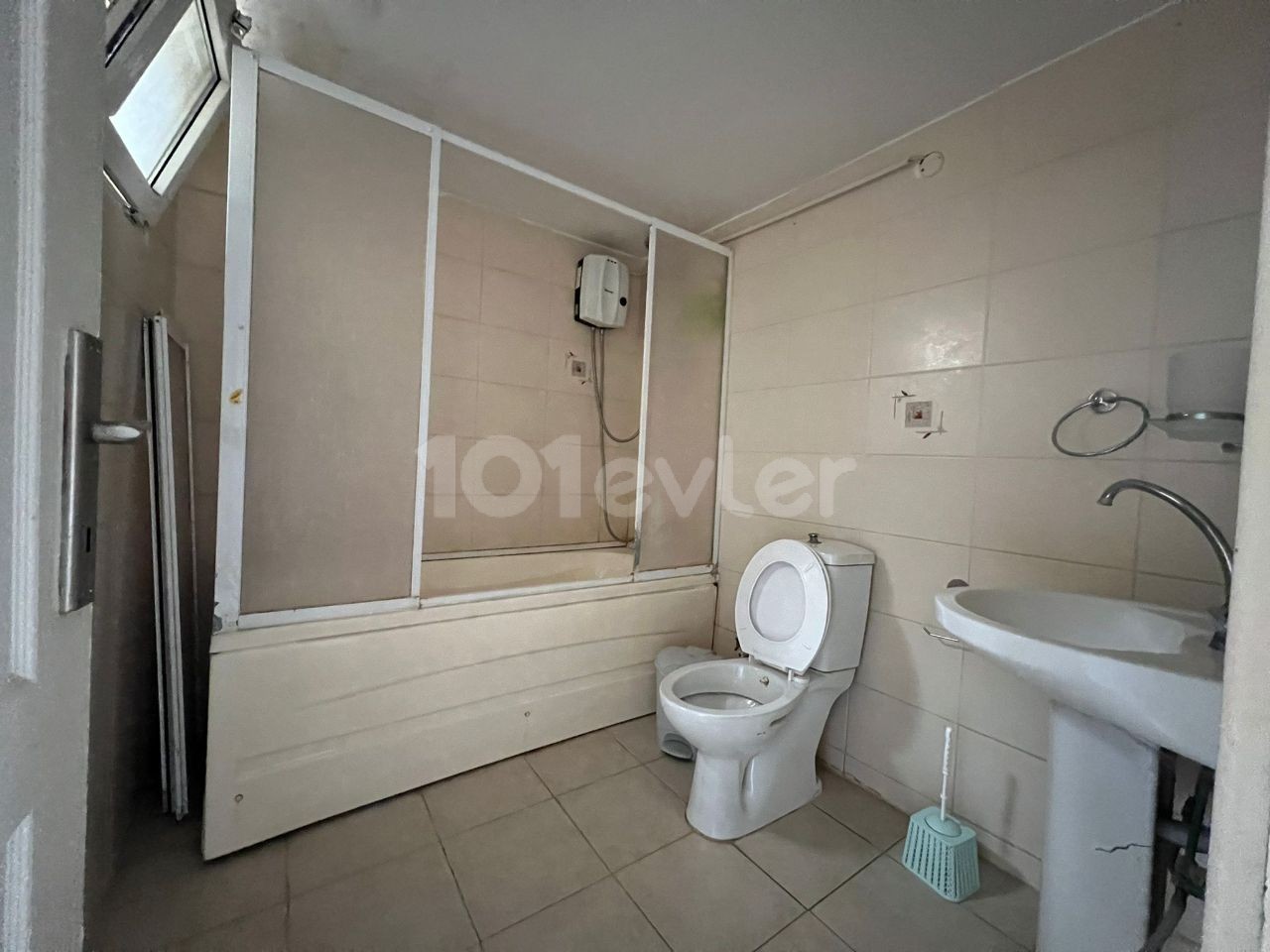 LEFKOŞA'DA METROPOL SÜPERMARKET ARKASINDA SATILIK 3+1 DAİRE