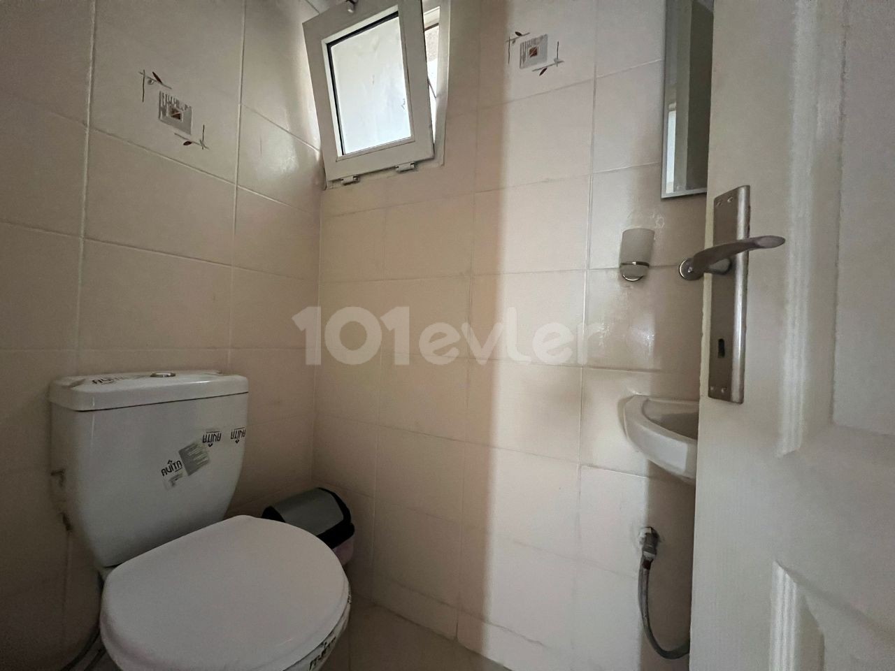 LEFKOŞA'DA METROPOL SÜPERMARKET ARKASINDA SATILIK 3+1 DAİRE