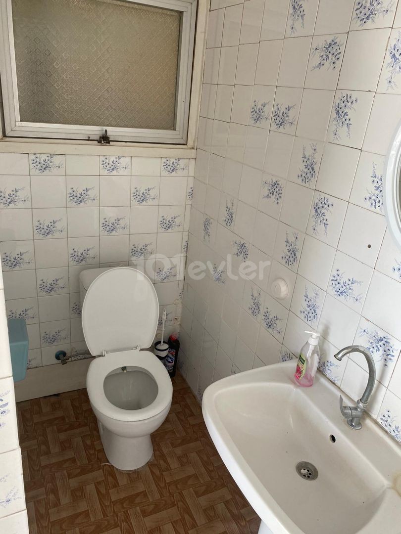 Lefkoşa /Marmara  Kiralık ofis veya iş yeri 300 Stg