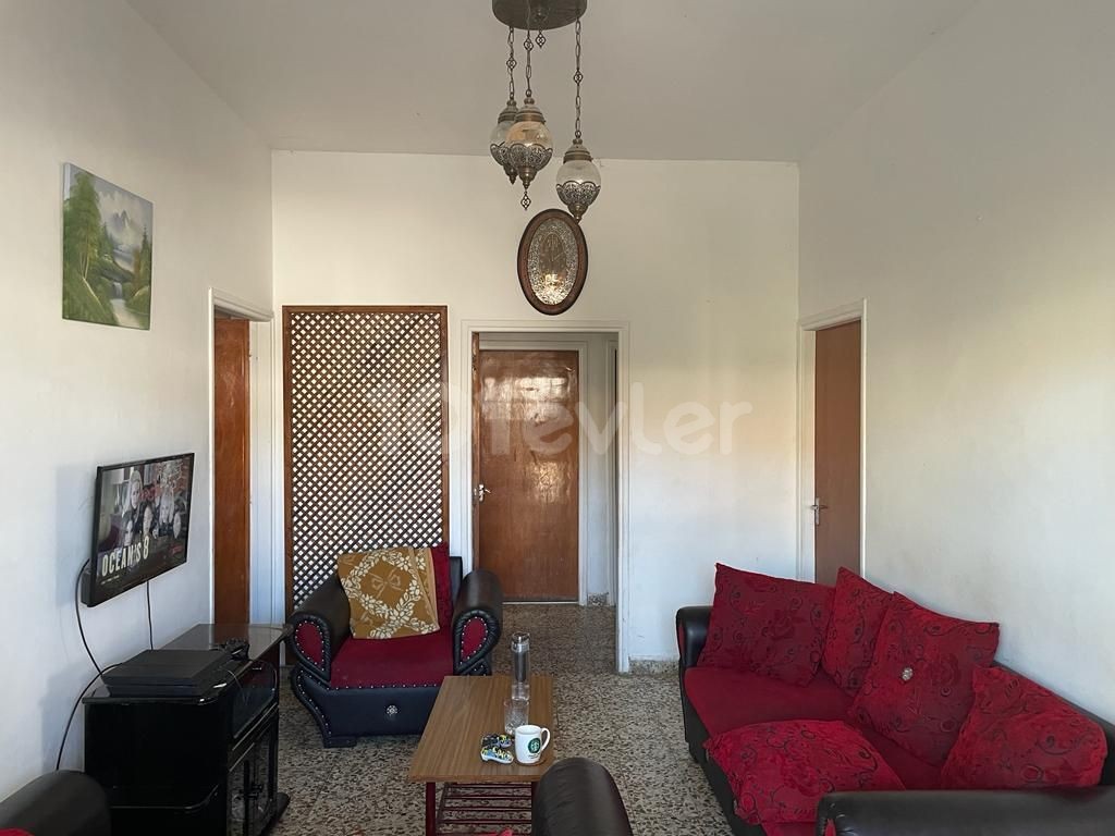 DETACHED HOUSE ON THE CORNER WITH A LARGE GARDEN FOR SALE IN THE CENTER OF THE BAZAAR IN GUZELYUR FOR 69,500.-GBP ** 