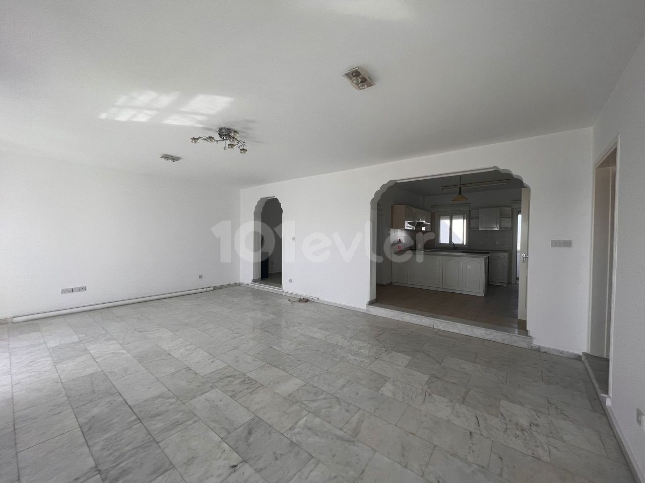 160 M2 ELEVATOR RENTAL APARTMENT WITH COMMERCIAL PERMIT IN DEREBOY, DECENT DISTRICT OF NICOSIA ** 