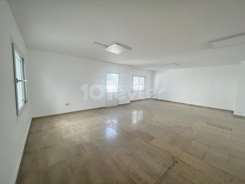 160 M2 in Nikosia / Gehrung Hauptstraße ** 