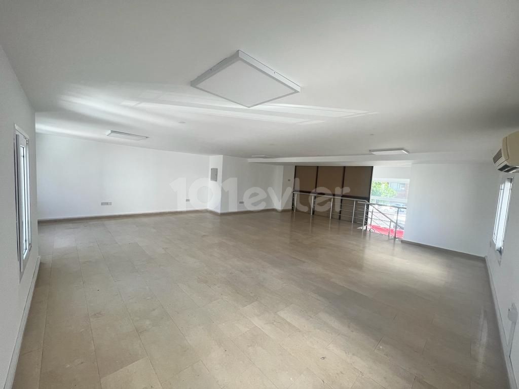 160 M2 in Nikosia / Gehrung Hauptstraße ** 