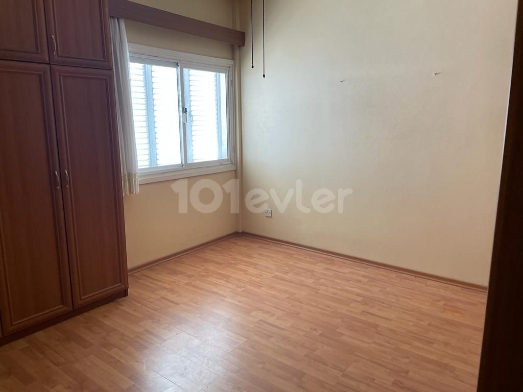 3 +1 120 M2 TURKISH APARTMENT FOR SALE ON MAIN STREET IN NICOSIA / ORTAKOY ** 