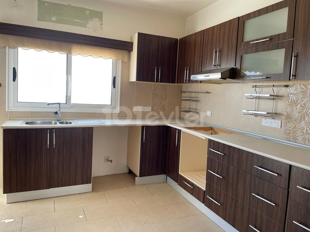 3 +1 120 M2 TURKISH APARTMENT FOR SALE ON MAIN STREET IN NICOSIA / ORTAKOY ** 