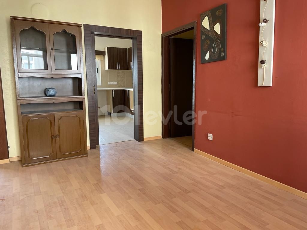 3 +1 120 M2 TURKISH APARTMENT FOR SALE ON MAIN STREET IN NICOSIA / ORTAKOY ** 