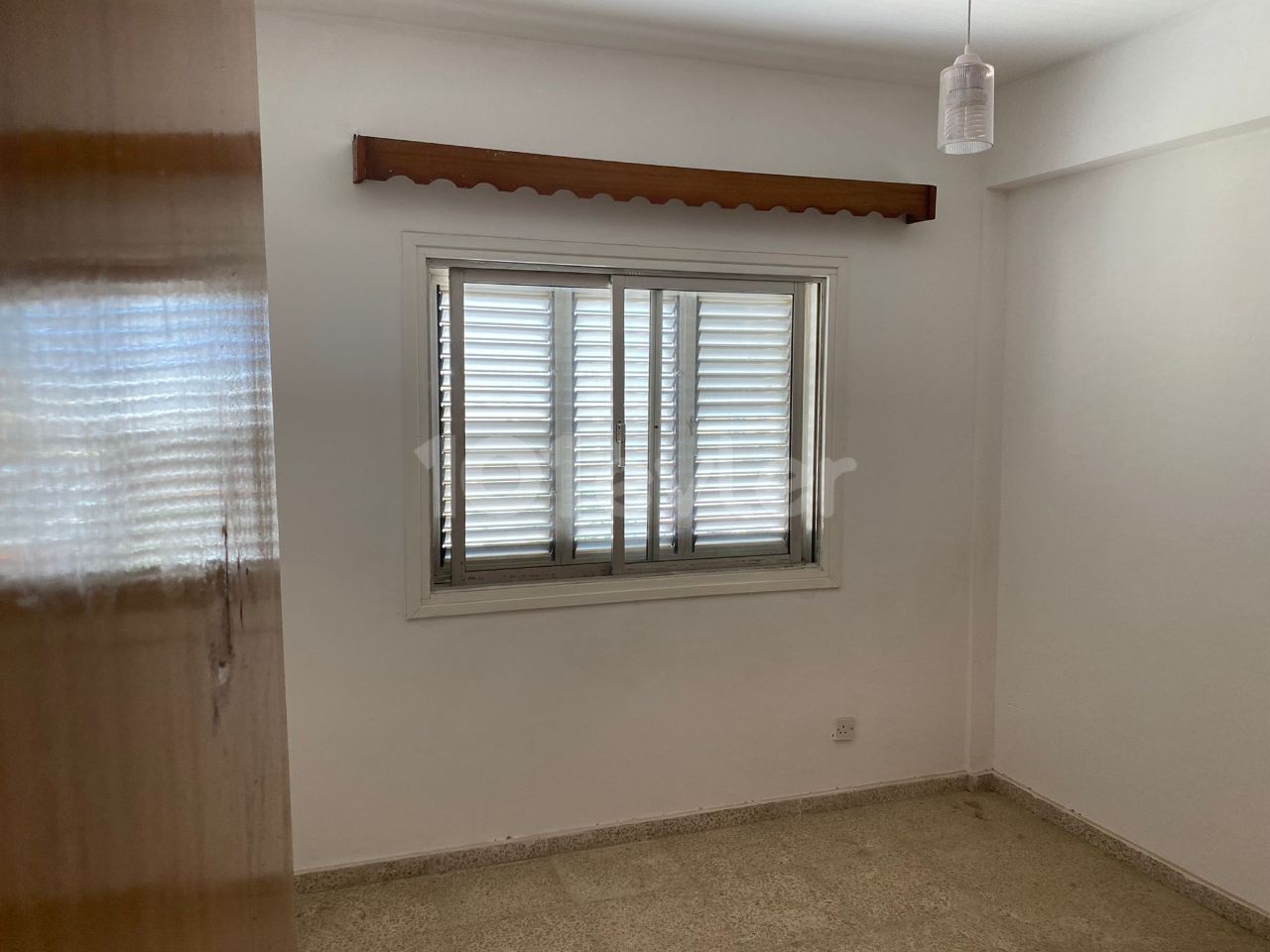 LEFKOŞA /ORTAKÖY SATILIK CADDE ÜZERİ 3+1 DAİRE