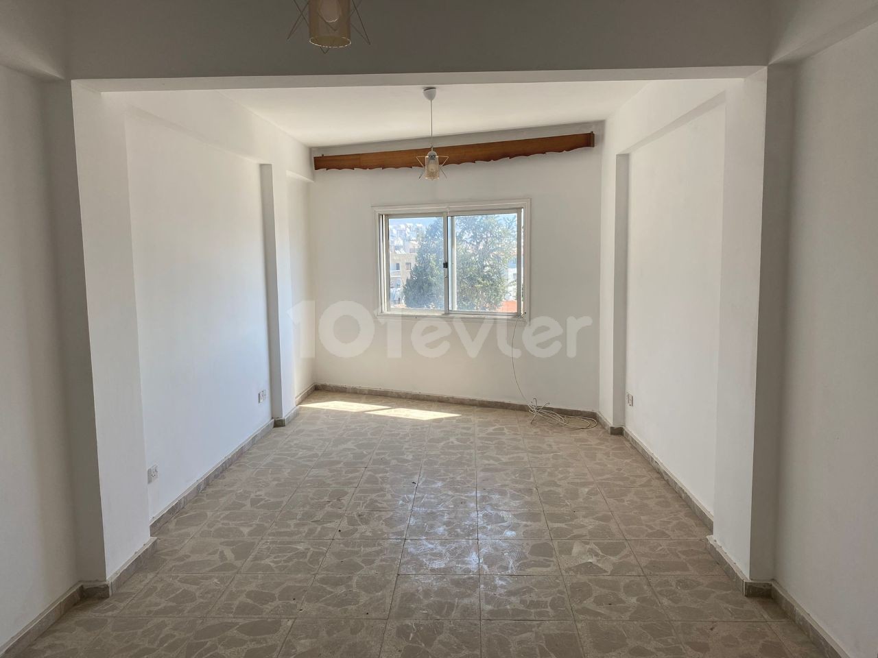 LEFKOŞA /ORTAKÖY SATILIK CADDE ÜZERİ 3+1 DAİRE