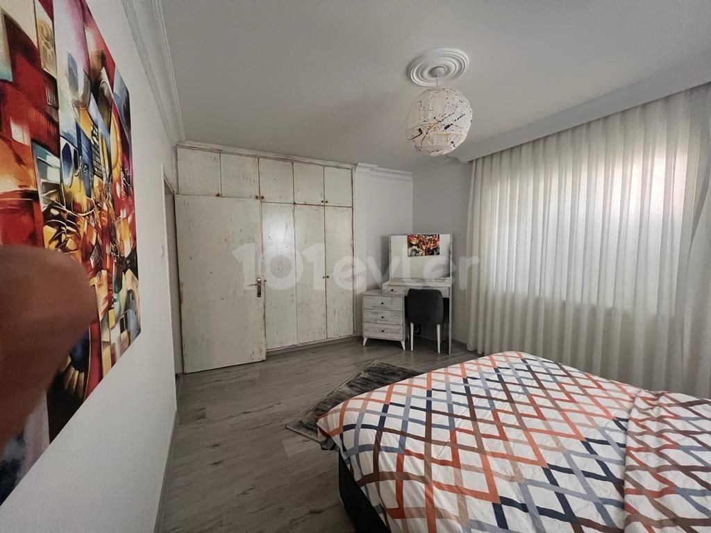 LEFKOŞA/DEREBOYU'NDA LÜKS KİRALIK FUL EŞYALI DAİRE 3+1