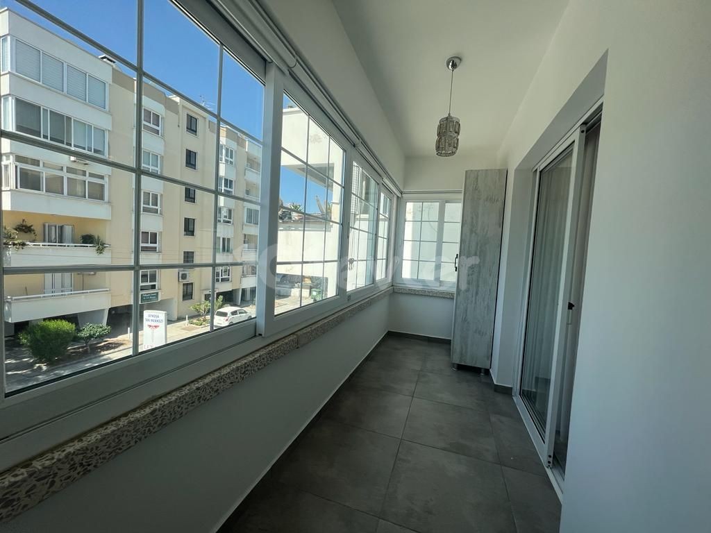 LEFKOŞA/DEREBOYU'NDA LÜKS KİRALIK FUL EŞYALI DAİRE 3+1