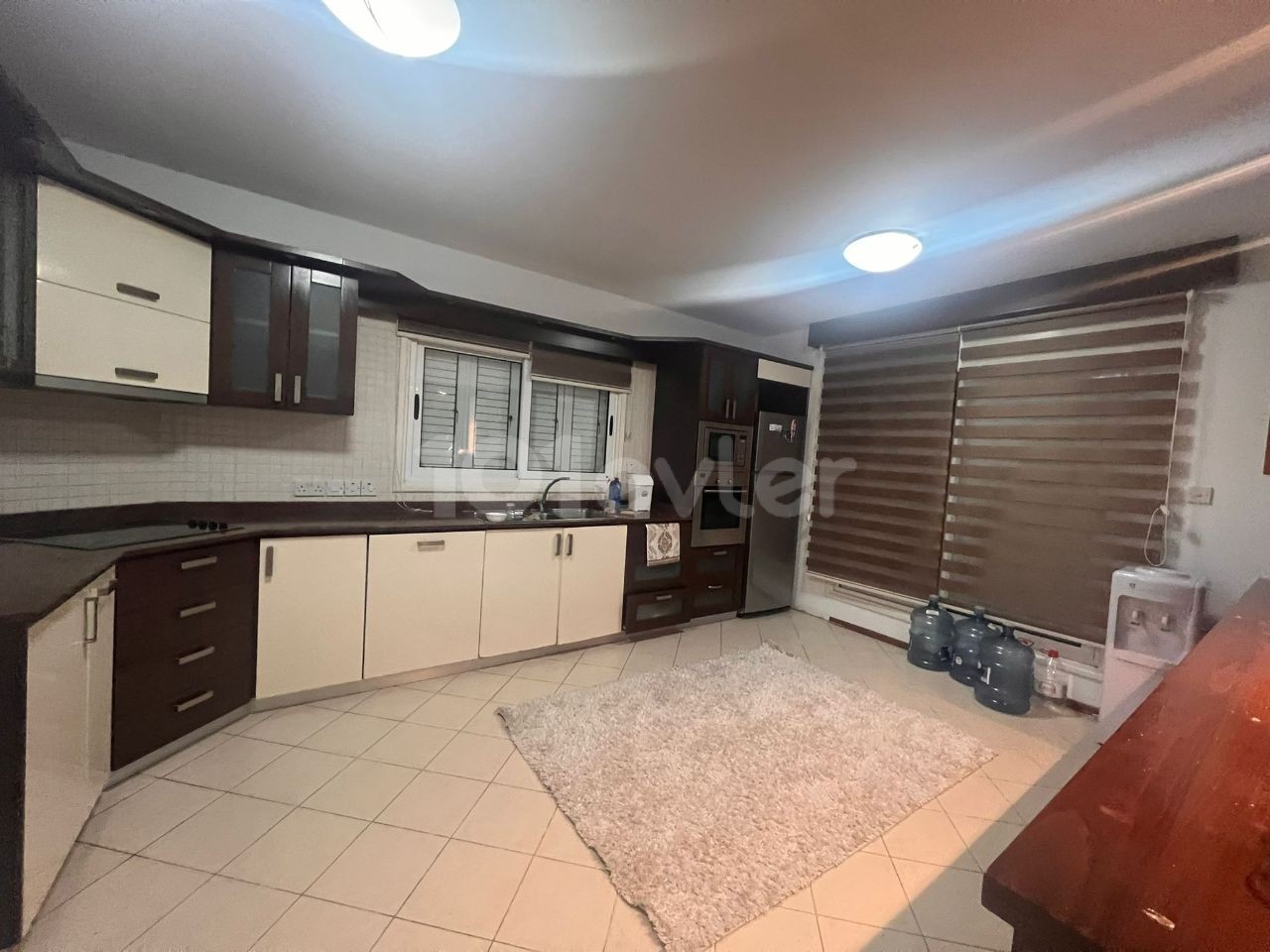 LEFKOŞA/DEREBOYU'NDA LÜKS KİRALIK FUL EŞYALI DUBLEX DAİRE 3+1