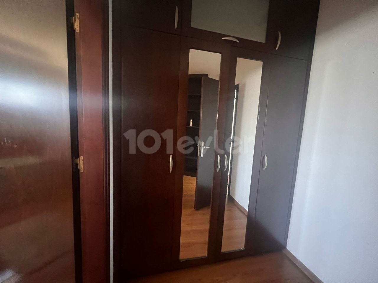 LEFKOŞA/DEREBOYU'NDA LÜKS KİRALIK FUL EŞYALI DUBLEX DAİRE 3+1