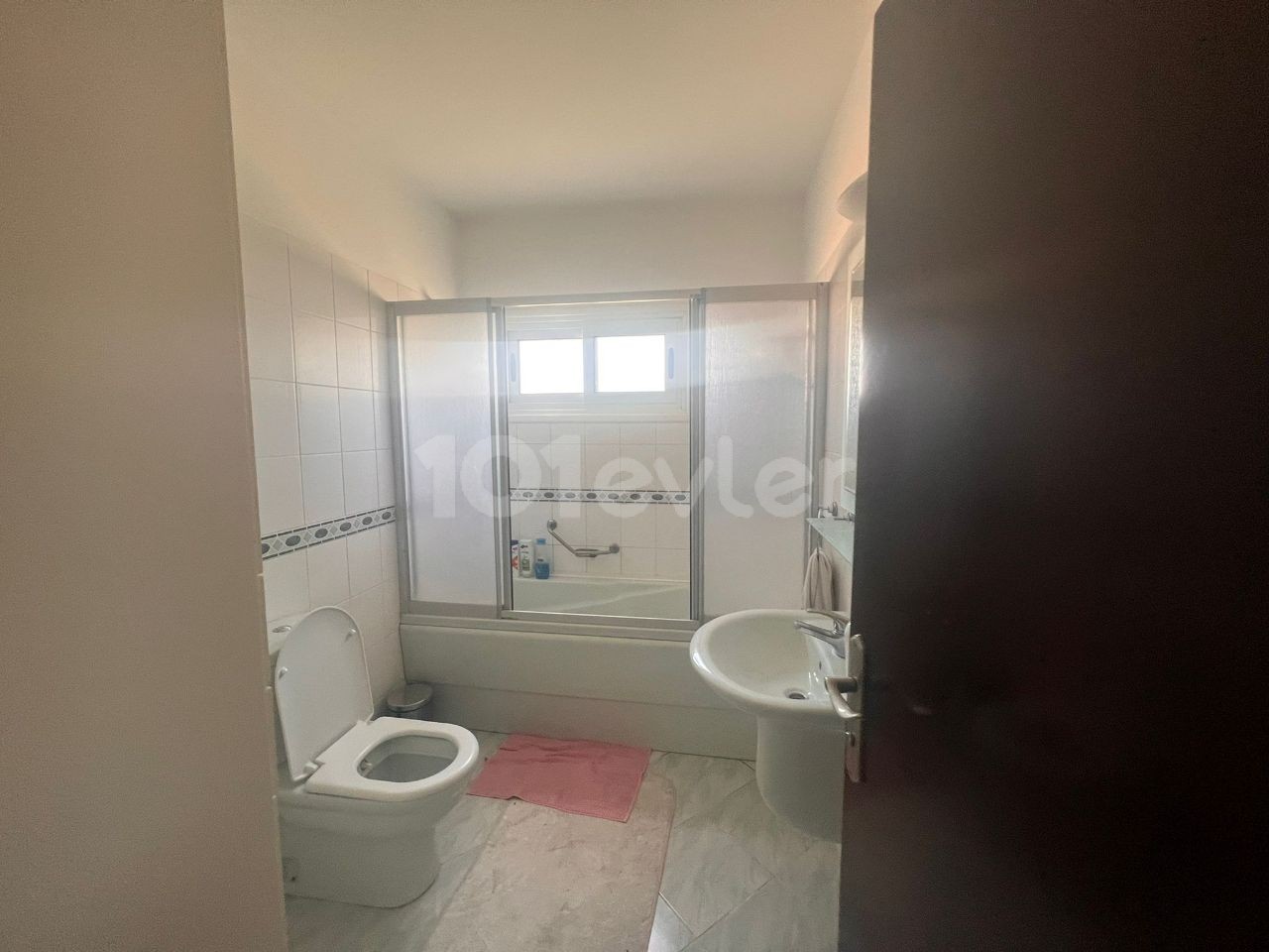 LEFKOŞA/DEREBOYU'NDA LÜKS KİRALIK FUL EŞYALI DUBLEX DAİRE 3+1