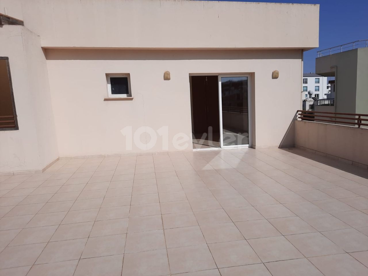 PENTHOUSE-WOHNUNG ZUM VERKAUF IN NIKOSIA ** 