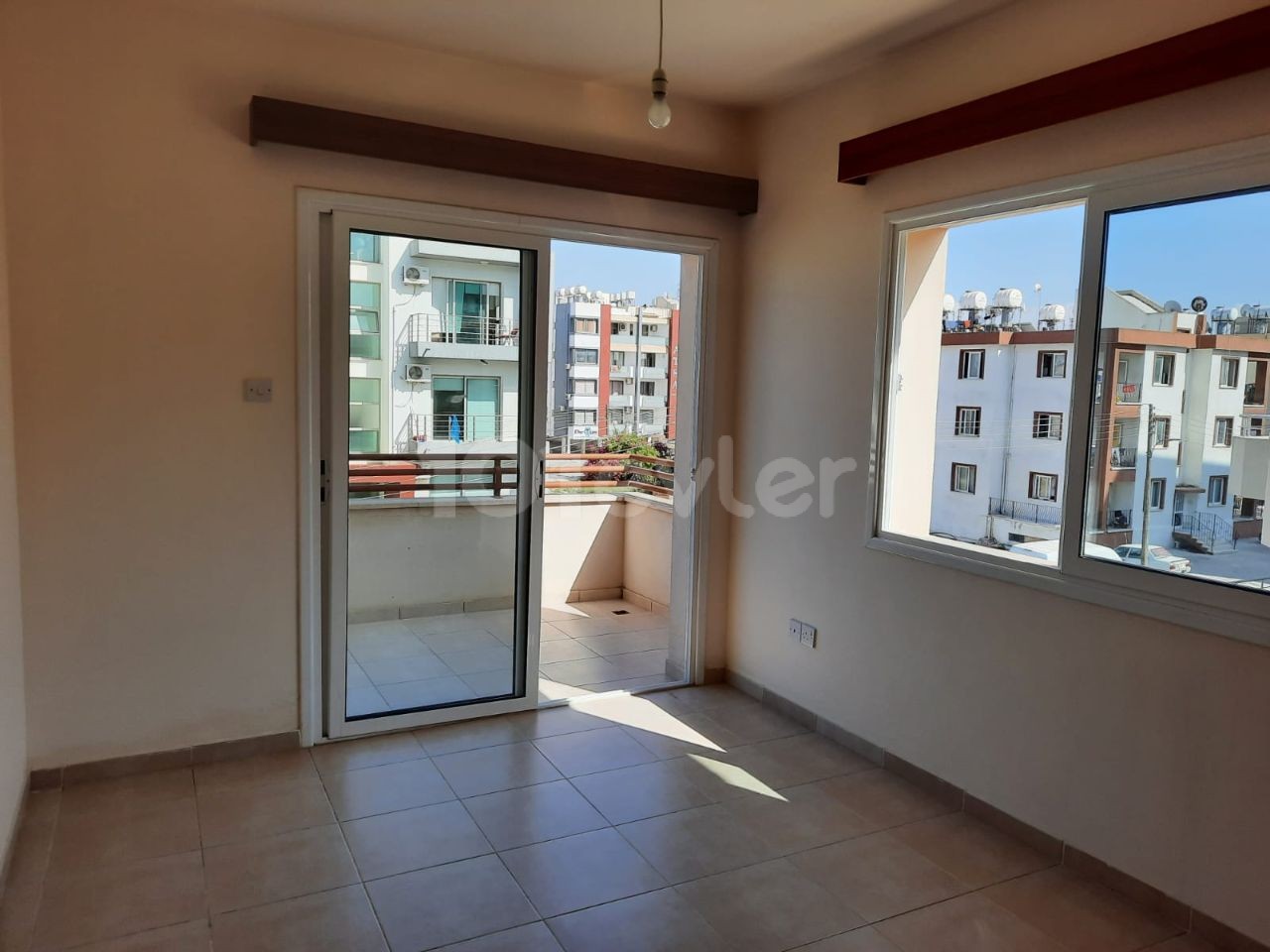 PENTHOUSE-WOHNUNG ZUM VERKAUF IN NIKOSIA ** 