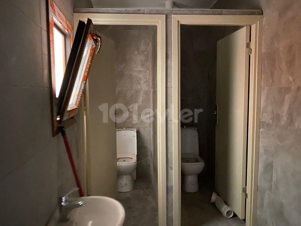 BÜRO ZUR MIETE IN NIKOSIA CENTRAL SURICI ** 