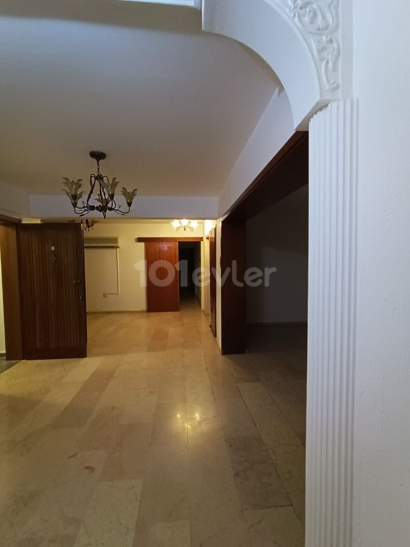 NIKOSIA HERRENHAUS ZUM VERKAUF 2+1 WOHNUNG 52.000.- GBP ** 