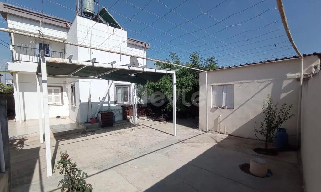 FAMAGUSTA / VALLEY DUPLES HOUSE 3+2 300 M2 DETACHED HOUSE FOR SALE IN A LARGE GARDEN ** 