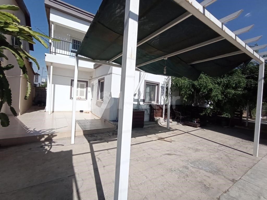 FAMAGUSTA / VALLEY DUPLES HOUSE 3+2 300 M2 DETACHED HOUSE FOR SALE IN A LARGE GARDEN ** 