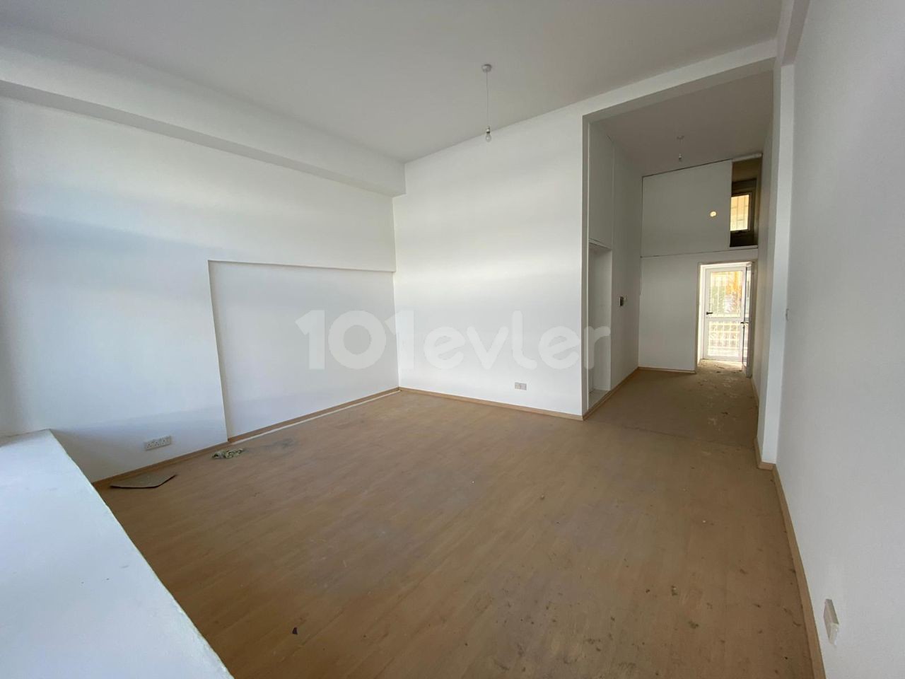 BEDRETTİN DEMİREL CADDESİ 35M2 AYLIK ÖDEMELİ KİRALIK OFİS