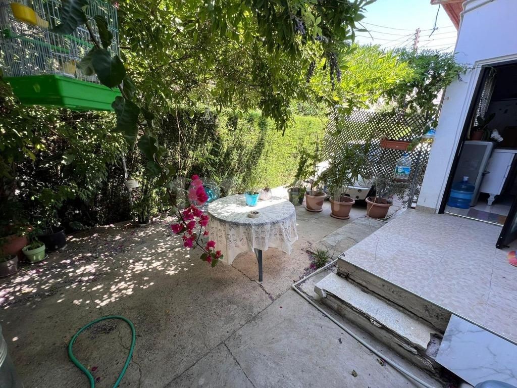 Zwillingshaus mit Garten zum VERKAUF in Nikosia Kucuk Kaymakli Bezirk