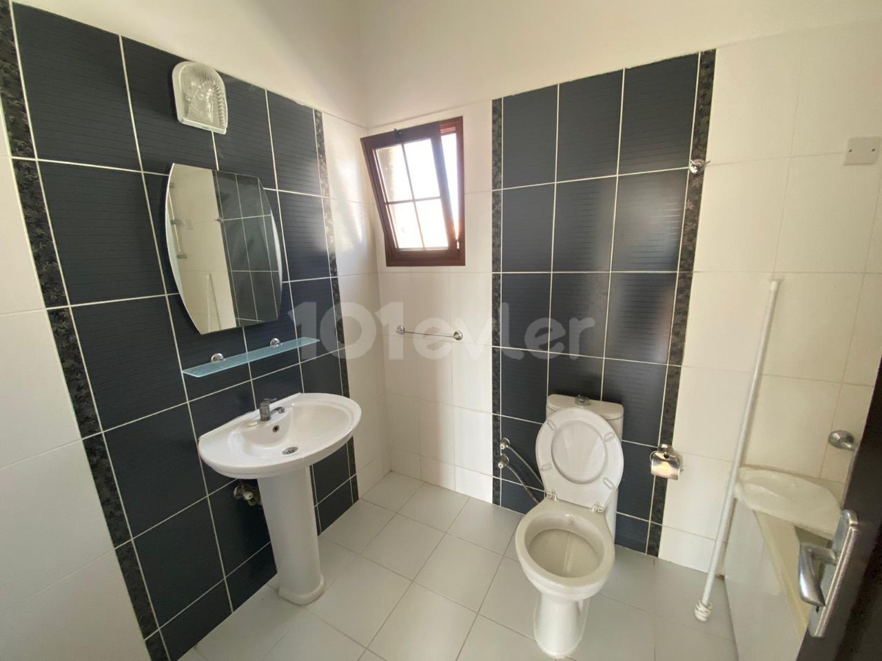 Detached House To Rent in Hamitköy, Nicosia